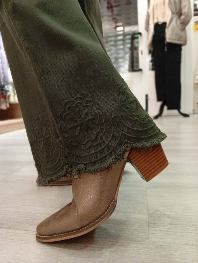 Vaquero Verde Militar Bordados - Imagen 3